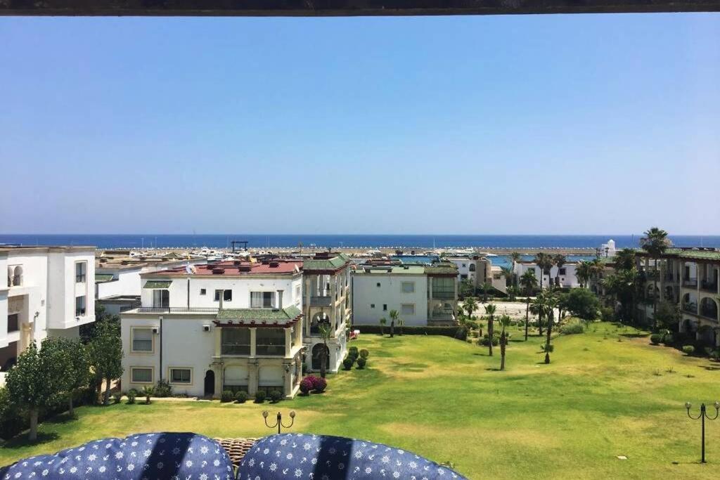 Bel Avec Vue Sur A *